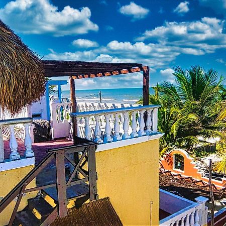 Beachfront Casa Maya Lodge Ел Куйо Екстериор снимка