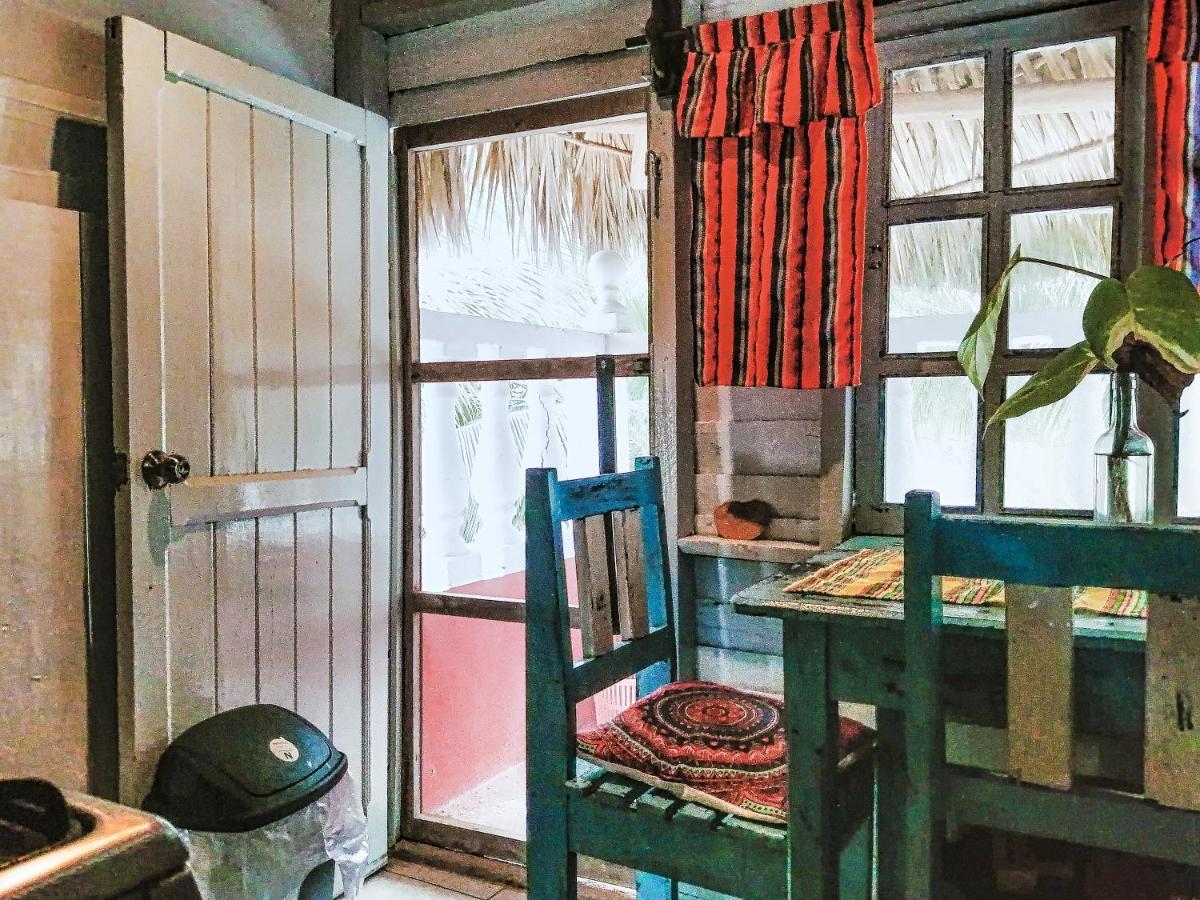 Beachfront Casa Maya Lodge Ел Куйо Екстериор снимка
